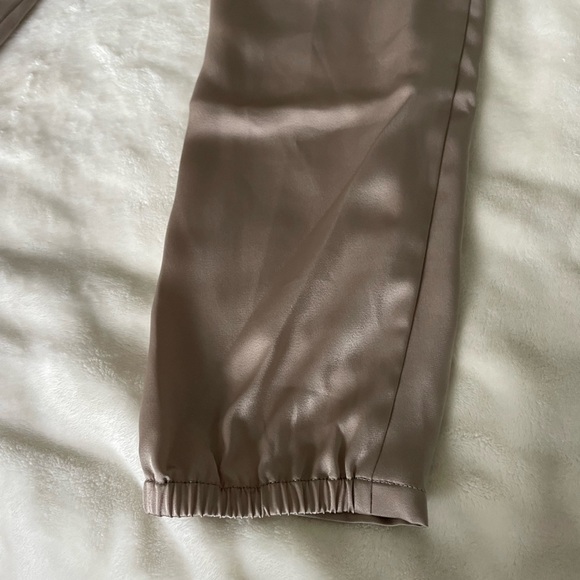 Theory Satin Silk Cargo Pants in Mushroom NWOT - Picture 10 of 13